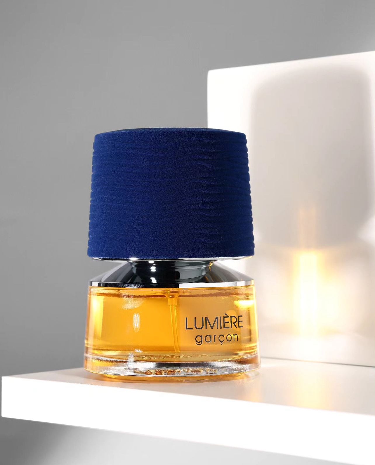 FRANZÖSISCHE AVENUE LUMIERE GARCON