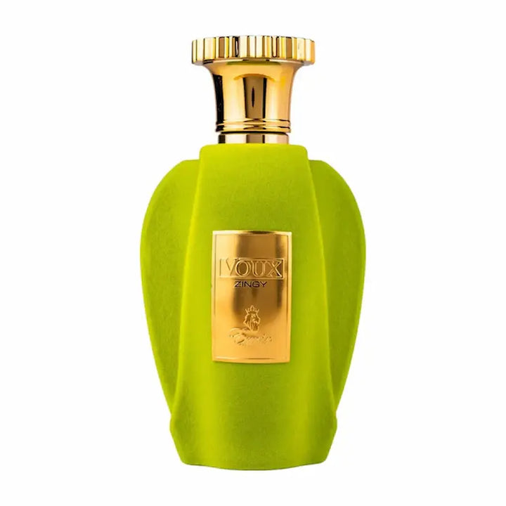 Frasco del perfume Voux Zingy en color verde con placa dorada y tapón dorado sobre fondo blanco