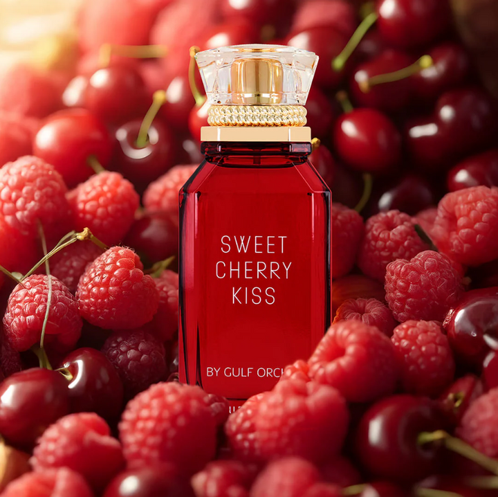 Gulf Orchid Sweet Cherry Kiss Eau de Parfum con cerezas y frambuesas evocando su aroma jugoso, dulce y vibrante