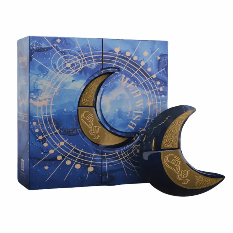 Paris Corner Mehwish Eau de Parfum frasco en forma de luna con caja azul decorada